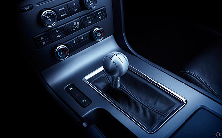2010 Ford Mustang console