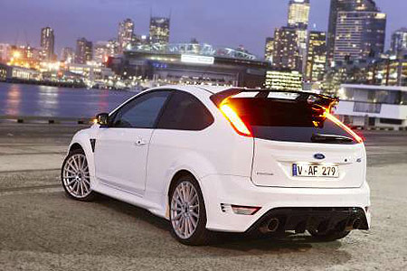 ford-focus-rs-rear